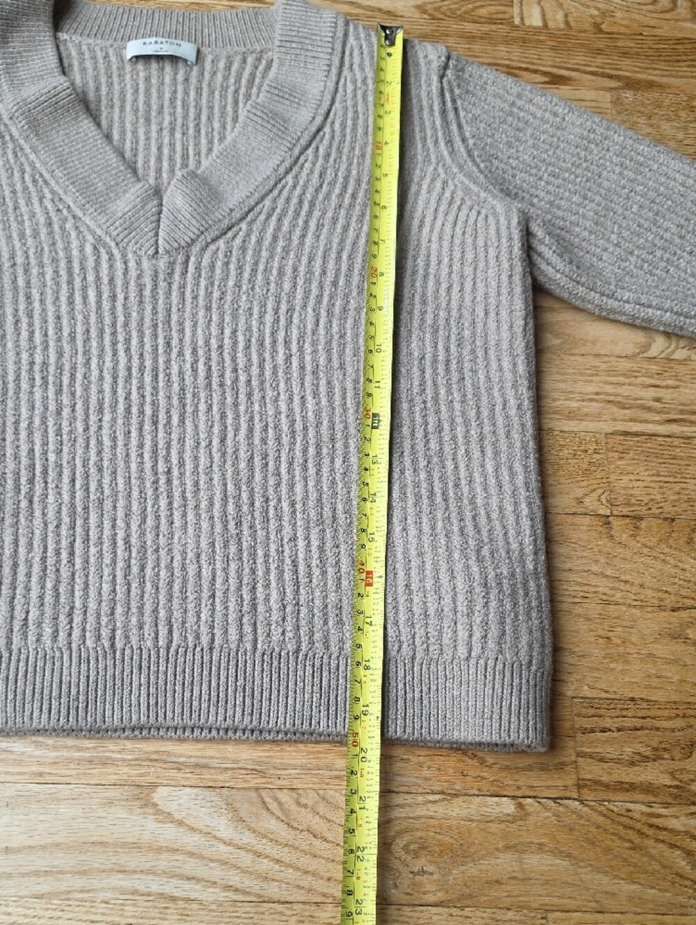 (S) Babaton Aritzia Taupe Ribbed V-Neck Sweater 100% Merino Wool Luxurious - Picture 6 of 9